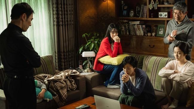 8 Filem Korea Bertemakan Exorcism yang Menggamit Perasaan, “Dark Nuns” Bakal Tayang 13 Februari Ini di Malaysia 4 712d19a8 a271 41d7 8161 29f08d57e8ef