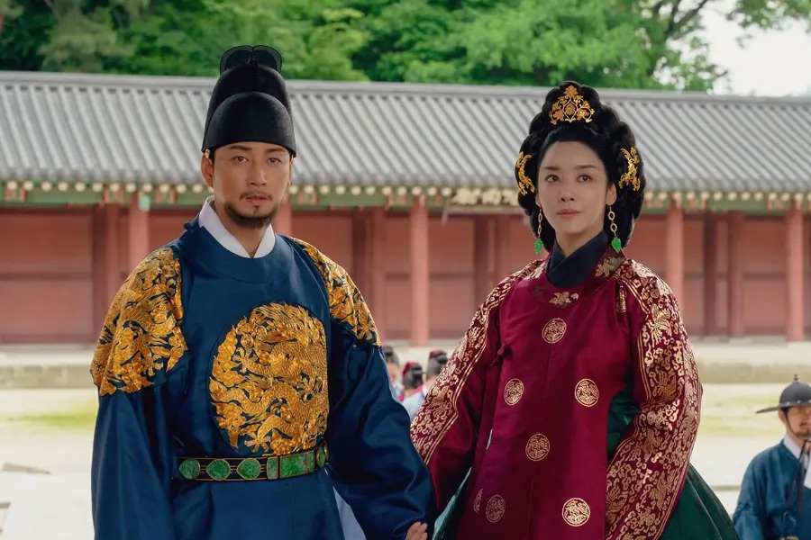 Drama Viral “The Queen Who Crowns”, Tonton 10 Kdrama Bawa Tema Sama 1 The queen who crowns