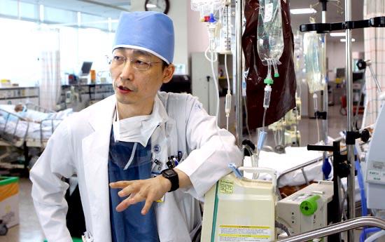 Lee Guk Jong Ialah Doktor Inspirasi di Sebalik Watak Baek Kang Hyuk dalam The Trauma Code: Heroes on Call 2 Lee guk jong