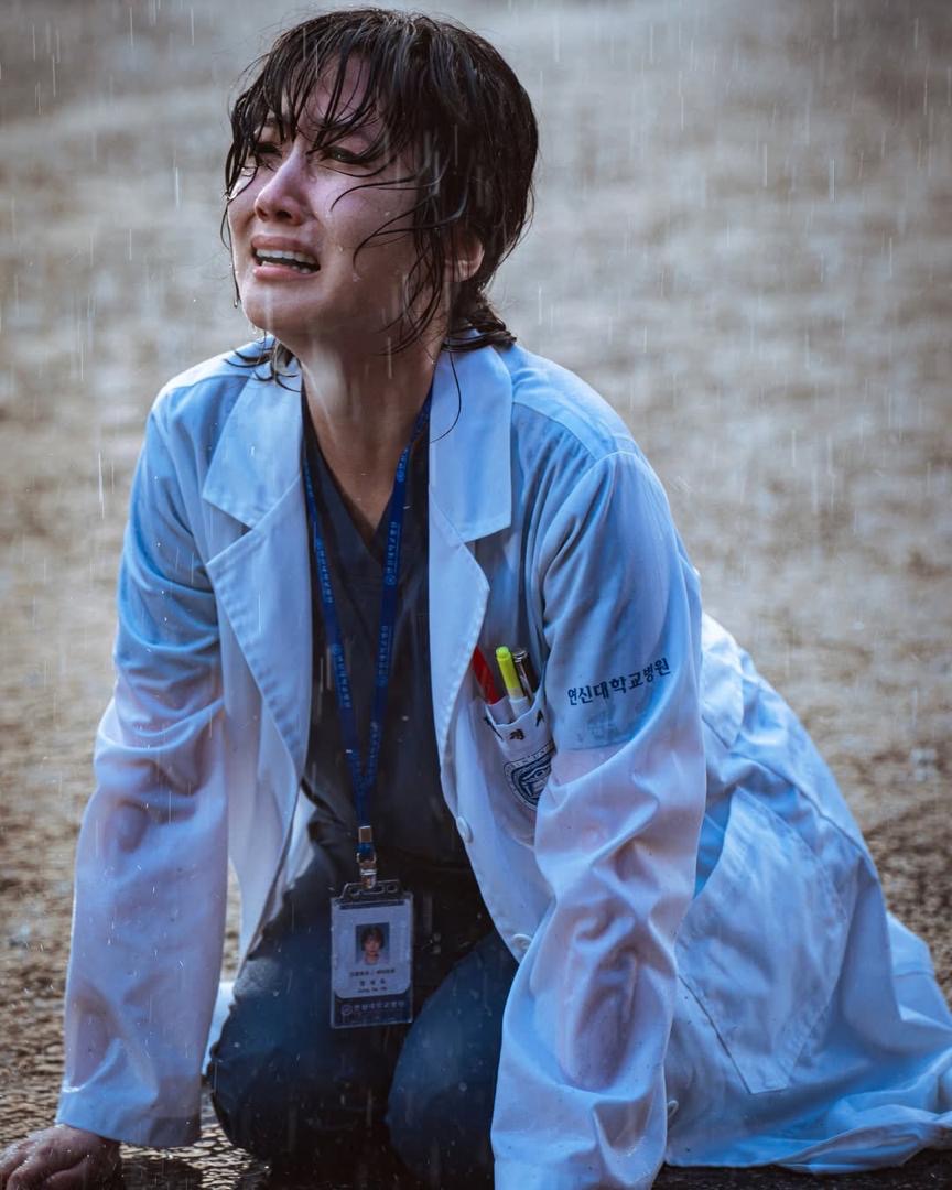 Park Eun Bin sebagai Jung Se Ok dalam HYPER KNIFE, Perjuangan dalam Dunia Perubatan yang Gelap 5 28586422 b416 440f 986e 8aee256865bd
