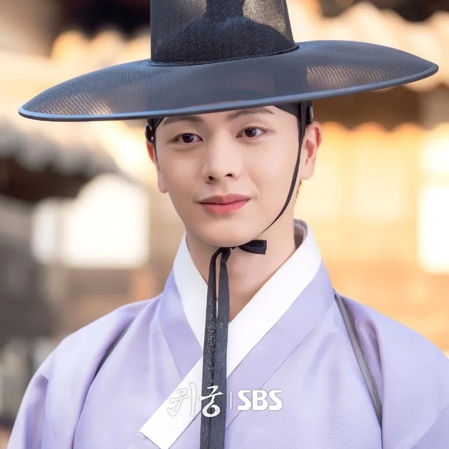10 Selebriti Korea Paling Hangat Dibicarakan Jun 2025, Park Bo Gum dan Kim Da Mi Paling Menyinar 7 6a449901 039b 48fd ad29 6d1f1840253f