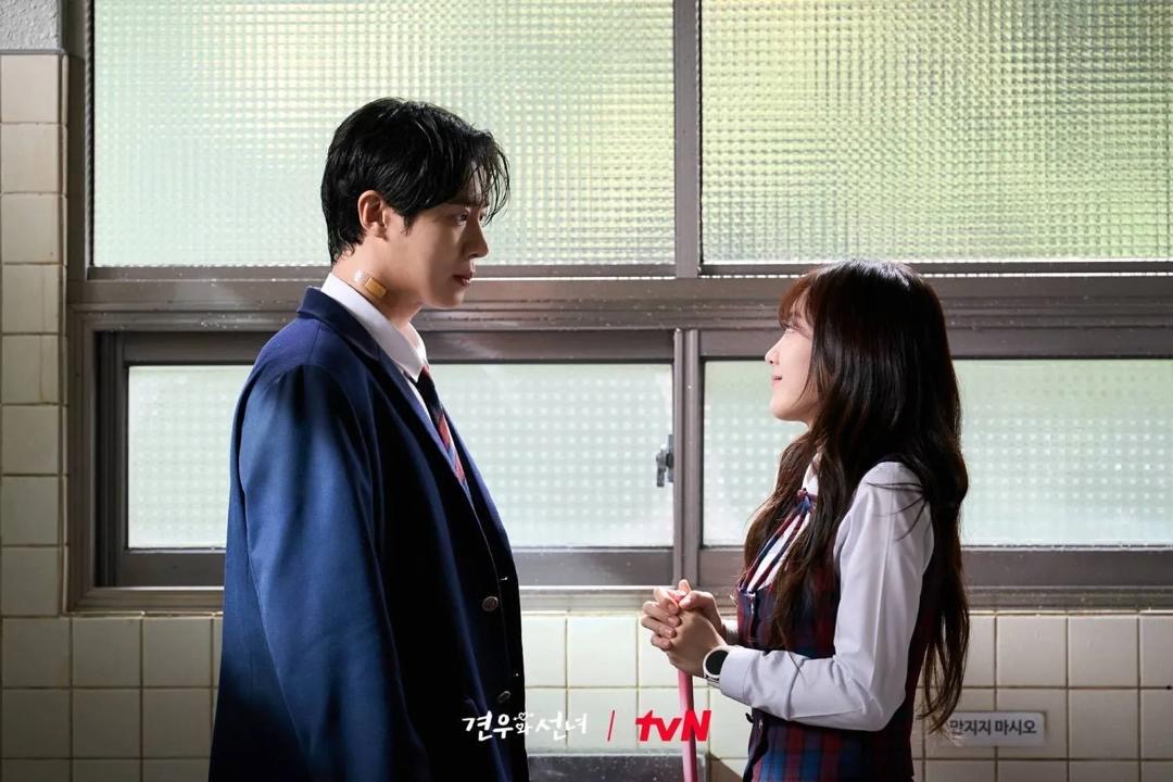 “HEAD OVER HEELS” Tarik Perhatian Ramai, Drama Cinta Supernatural yang Jadi Fenomena 2025 2 c35cbdb1 c3ba 4c71 a3d0 8e5ef8b018e8