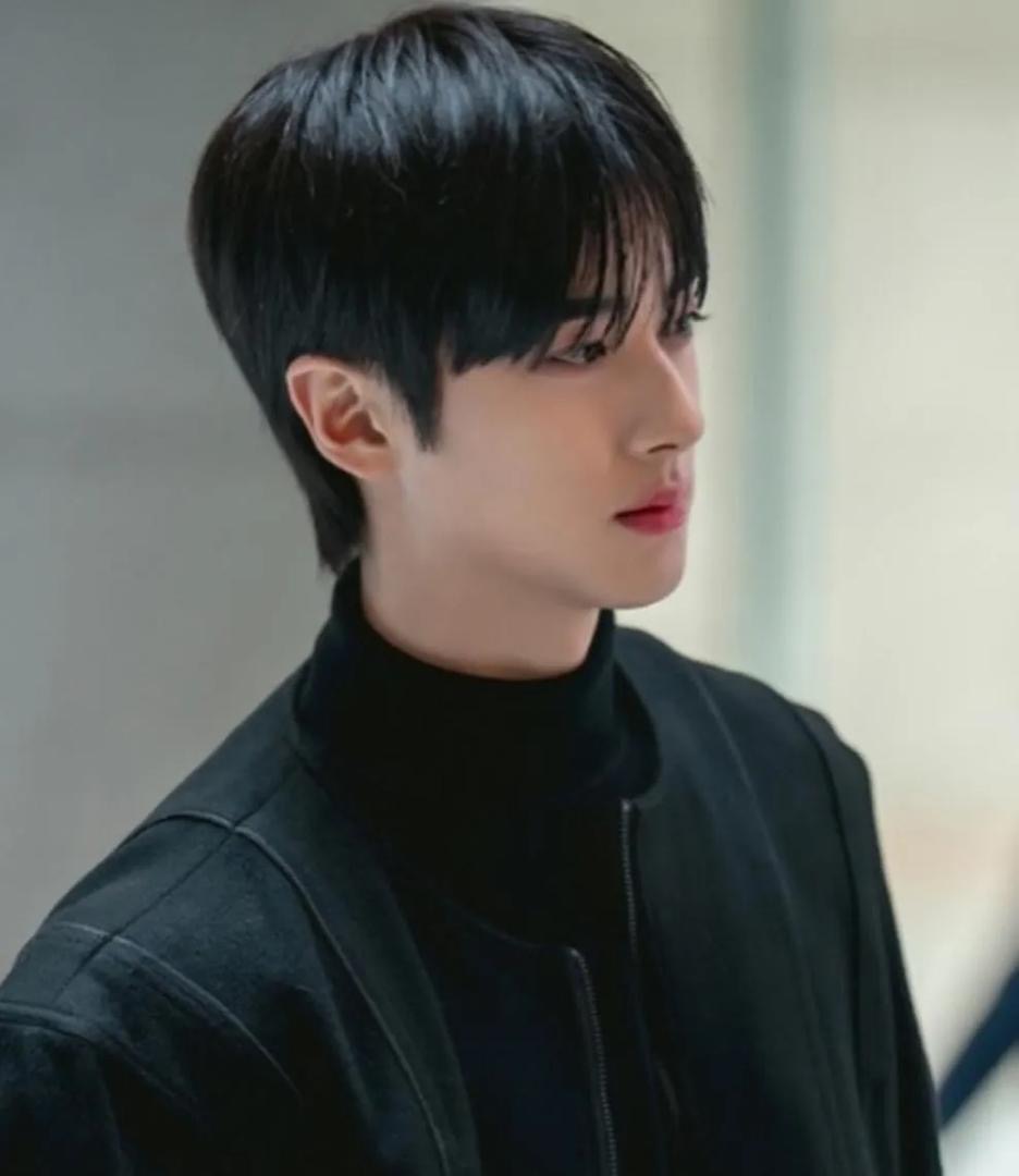 Bitch x Rich 2, Kim Min Kyu Gegar Layar dengan Watak Tunangan Misteri Berprofil Tinggi 4 289e7a5d db6d 4bcd 82b5 6bfb18f22527