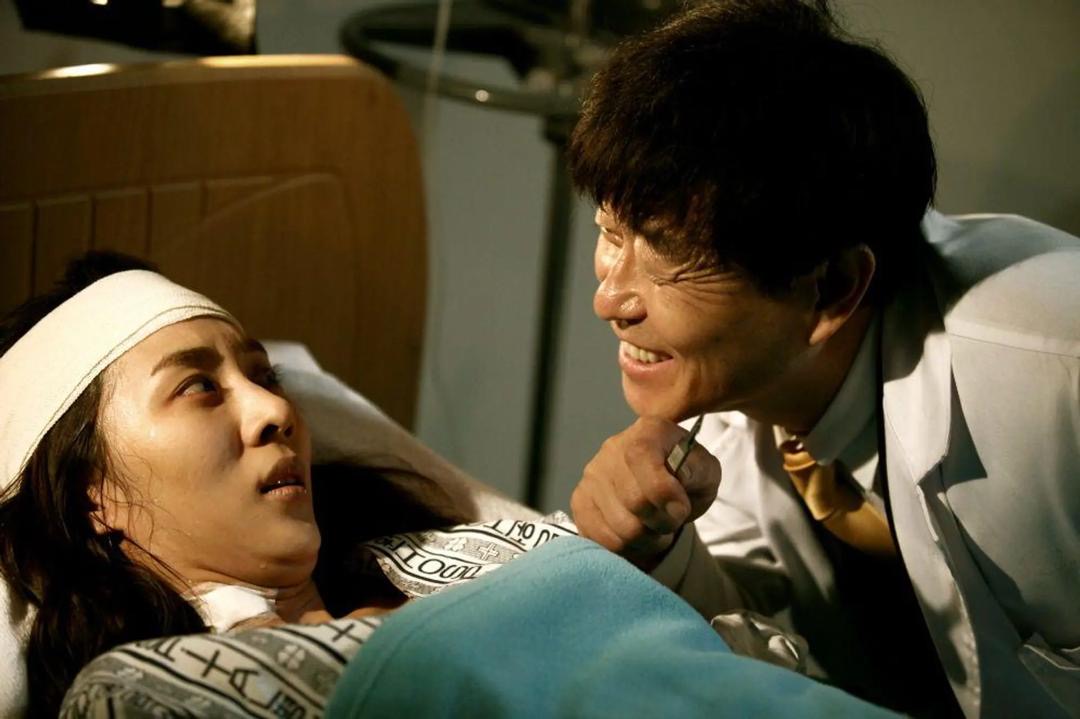 Di Sebalik Stetoskop, 5 Filem Seram Thriller Korea yang Bongkar Kegelapan Dunia Perubatan 2 3b045241 fc49 4fee 827e e561af03d67b