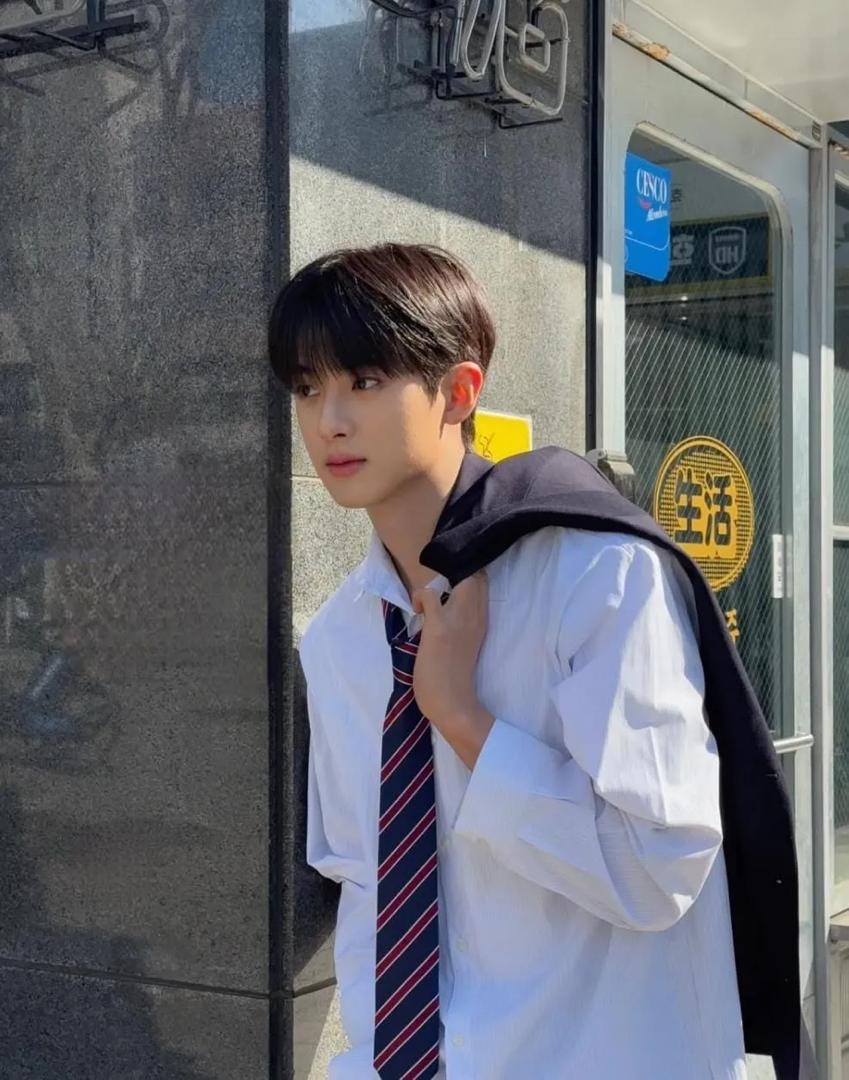 Bitch x Rich 2, Kim Min Kyu Gegar Layar dengan Watak Tunangan Misteri Berprofil Tinggi 7 6c5ae269 e5b8 4bd5 9314 c172af31cd41