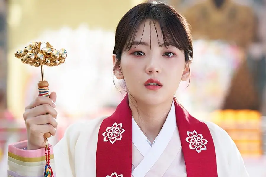 Cho Yi Hyun, Dwi Kehidupan Seorang Pelajar dan Dukun, Kenali Lebih Dekat Bintang “Head Over Heels” 3 IMG 1313 1