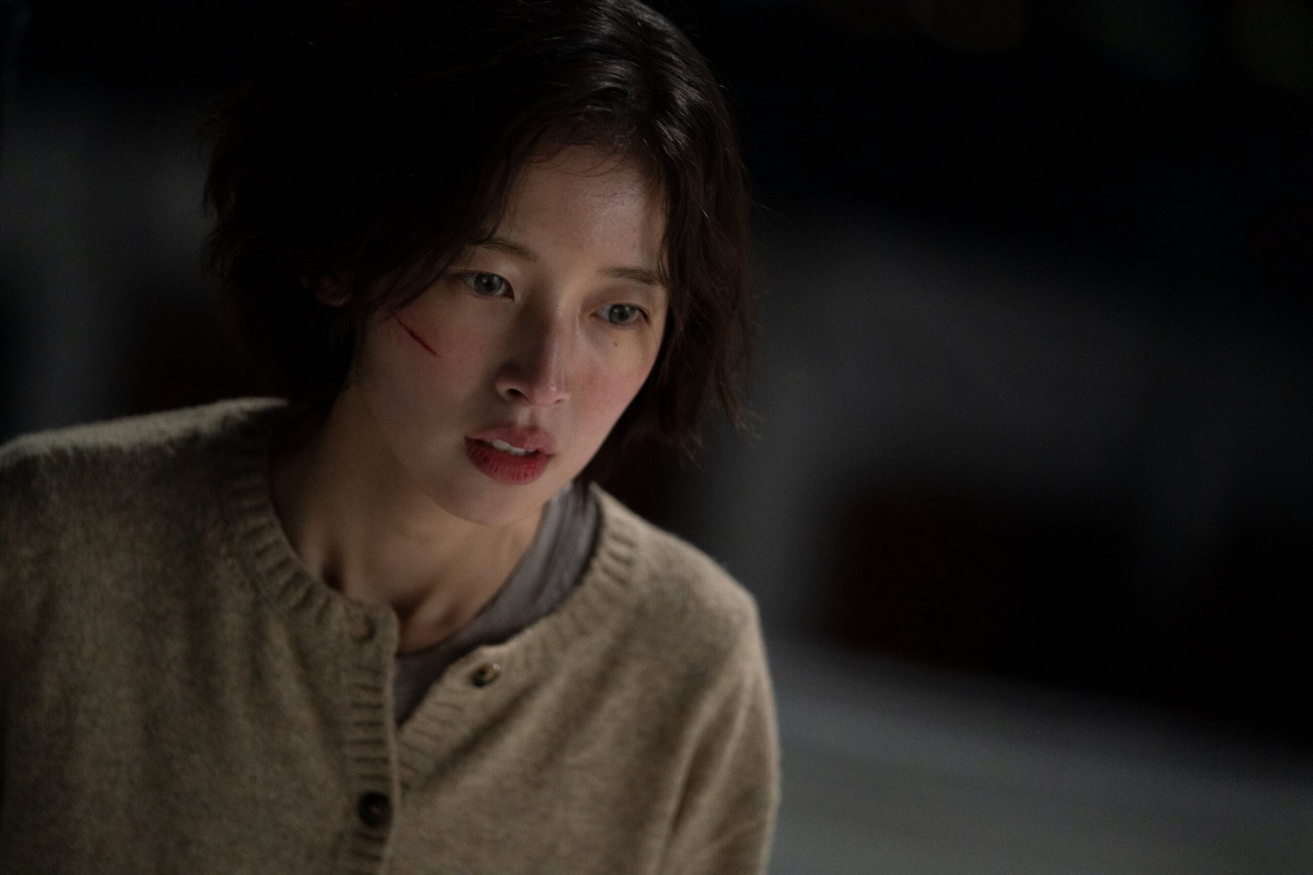 Lee Da Hee Bawa Watak Guru yang Tenang dalam S Line, Namun Tersembunyi Aura Ganjil dan Misteri 3 IMG 1394 scaled