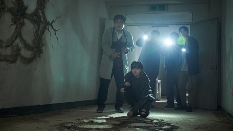 Di Sebalik Stetoskop, 5 Filem Seram Thriller Korea yang Bongkar Kegelapan Dunia Perubatan 5 IMG 2527
