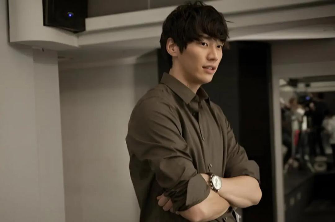 3 Filem Paling Laris Kim Young Kwang, Hero Romantik, Ketua Geng dan Mentor Model 3 0962dfcc f765 4528 b395 3a81de0b80c6
