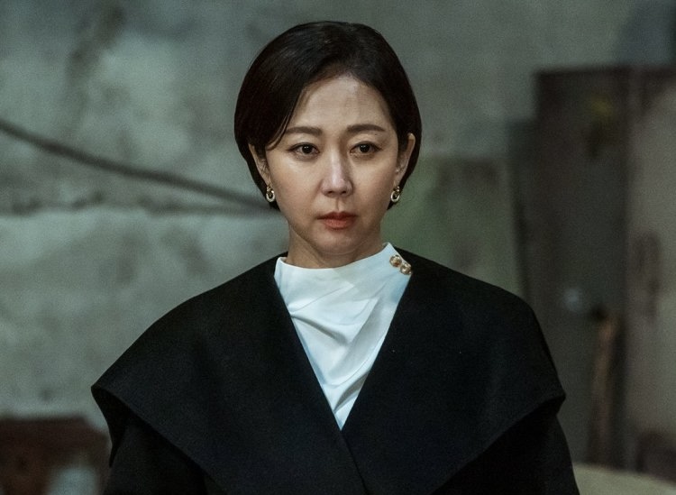 The Defects: Yum Jung Ah, Psikopat Tenang yang Menyembunyikan Keganasan di Balik Senyuman 5 IMG 4576