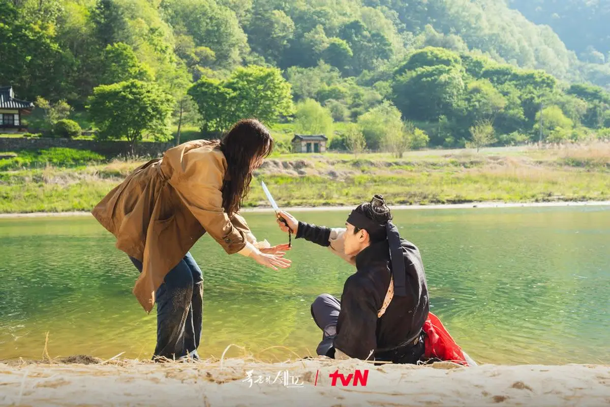 Di Episod Akhir Bon Appetit, Your Majesty: Adakah Jiyoung Masih Ingin Kembali Ke Zaman Moden? 1 Bon appetit