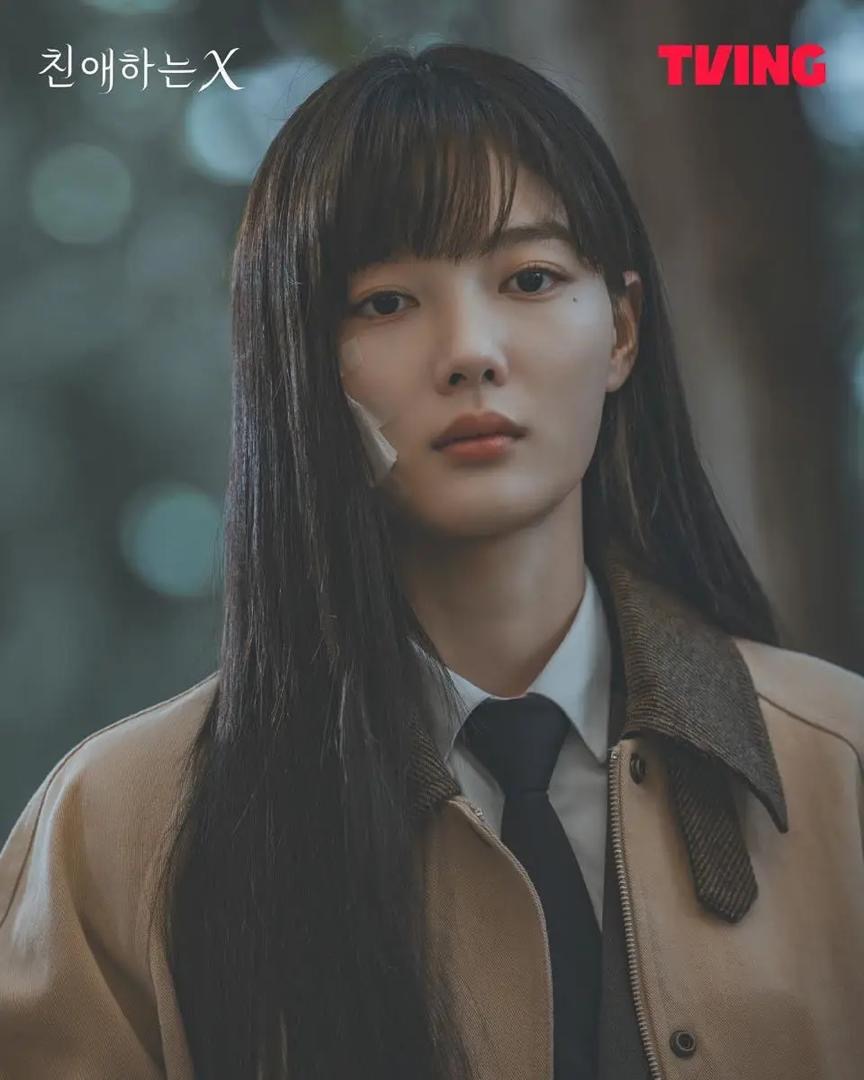 Kim Yoo Jung Kembali Sebagai Femme Fatale Psikopat dalam ‘Dear X’ 6 Nov 2025 Ini 2 7c6cda82 77c5 43f8 b14b 4b9685406e8d