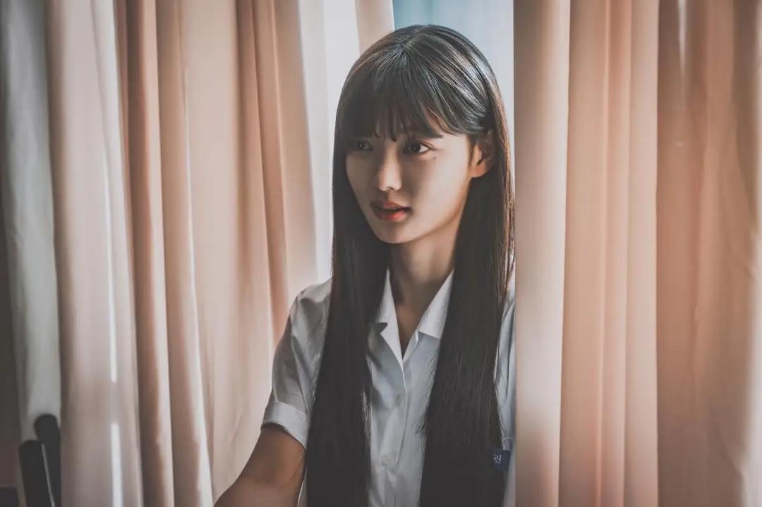 Kim Yoo Jung Kembali Sebagai Femme Fatale Psikopat dalam ‘Dear X’ 6 Nov 2025 Ini 1 Kim Yoo Jung