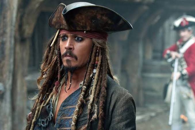Johnny Depp Hidupkan Semula Watak Ikonik Ebenezer Scrooge dalam Filem Seram Baharu 5 IMG 1912