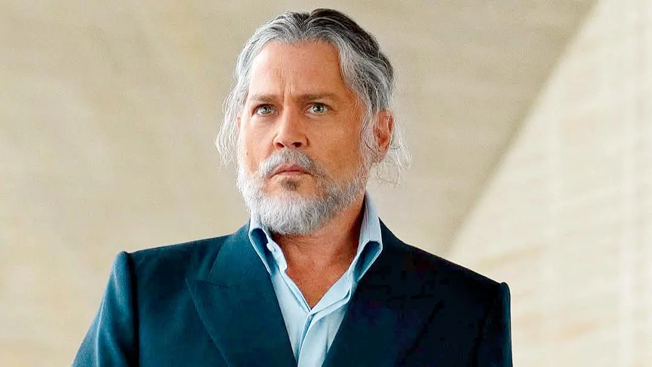 Johnny Depp Hidupkan Semula Watak Ikonik Ebenezer Scrooge dalam Filem Seram Baharu 4 Johnny depp