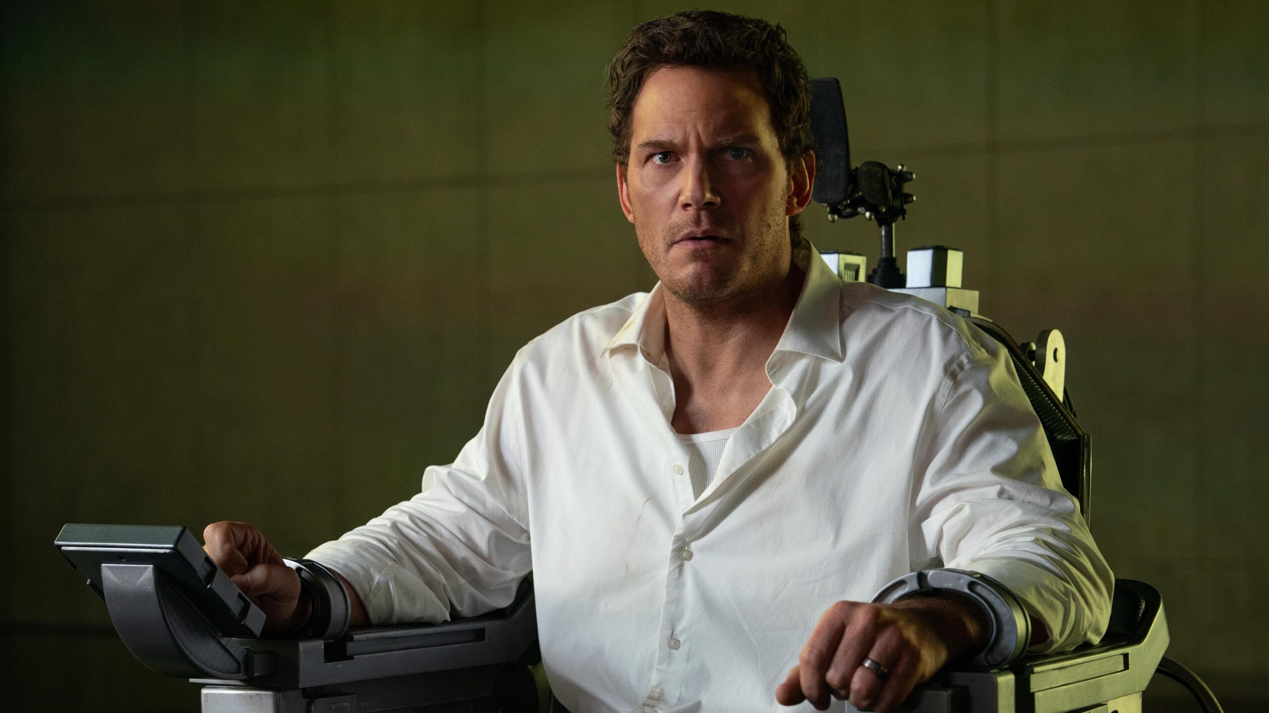 Review Sci-Fi Thriller “Mercy” (2026): AI Hakim Yang Tentukan Hidup Mati Dalam 90 Minit 4 Mercy (2026)