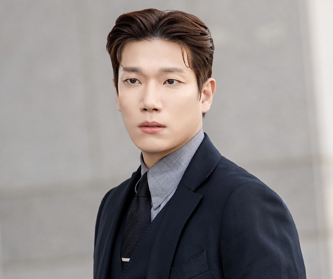 Phantom Lawyer (2026): Esom Pilih Bergabung dengan Yoo Yeon Seok, Menjadi Lawan Firma Lama 5 Phantom Lawyer (2026)