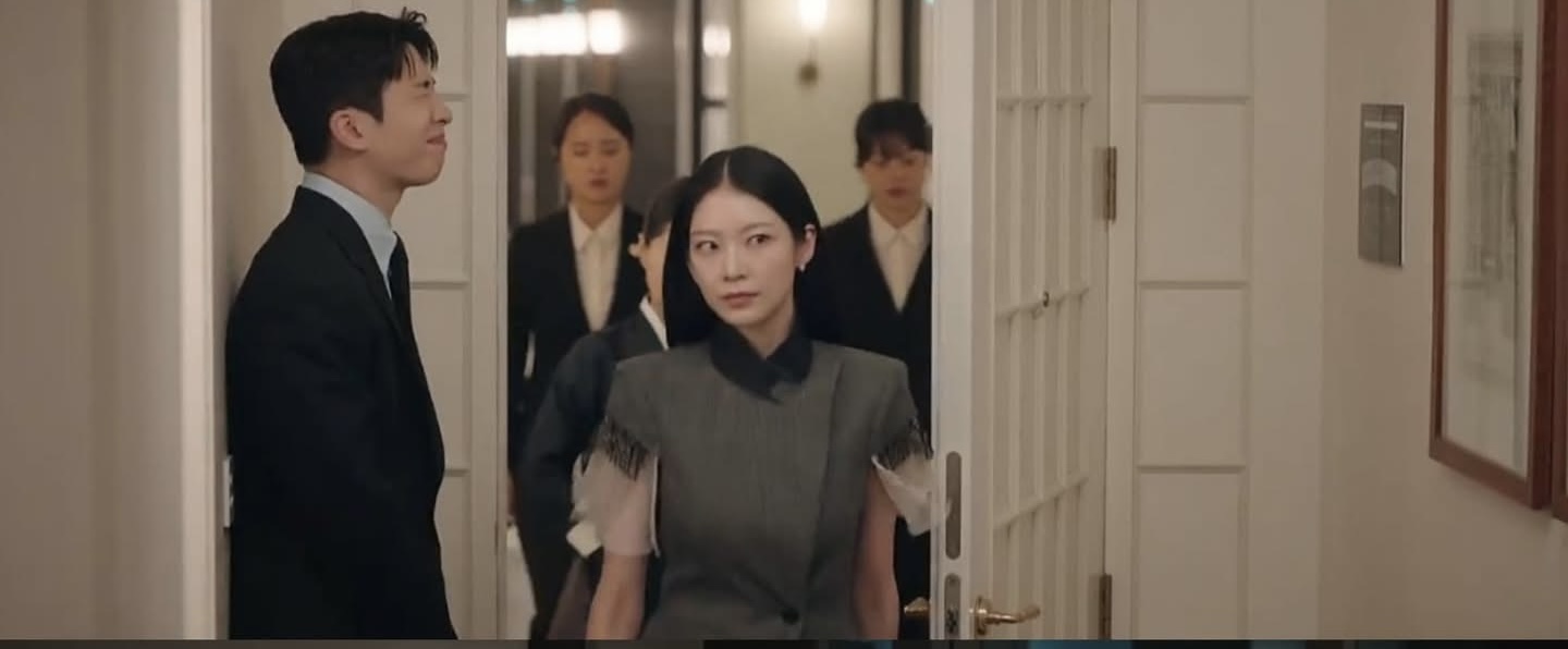 ‘Perfect Crown’ Cipta Fenomena Raih Rating 11.1%! Byeon Woo Seok Terima Lamaran IU 7 IMG 3929